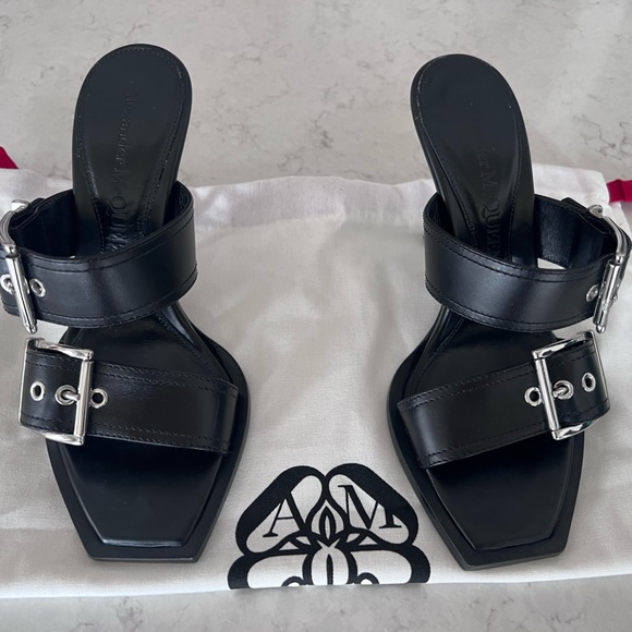 Alexander Mcqueen buckles sandals - Picture 1 of 5